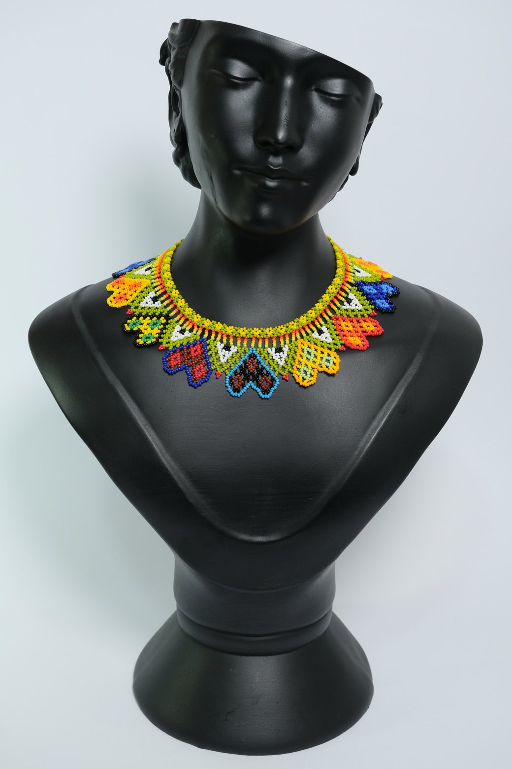 Amazonia Crown Aura – Collar Artesanal Multicolor de Chaquiras Tipo Gargantilla B7-01