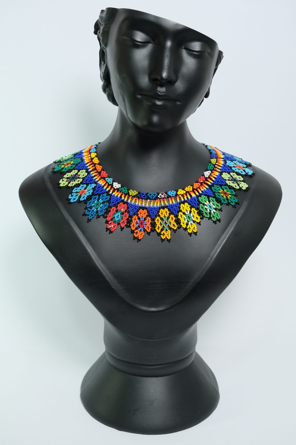 Andean Rainbow Crown – Collar Artesanal Statement Multicolor de Chaquiras B7-03