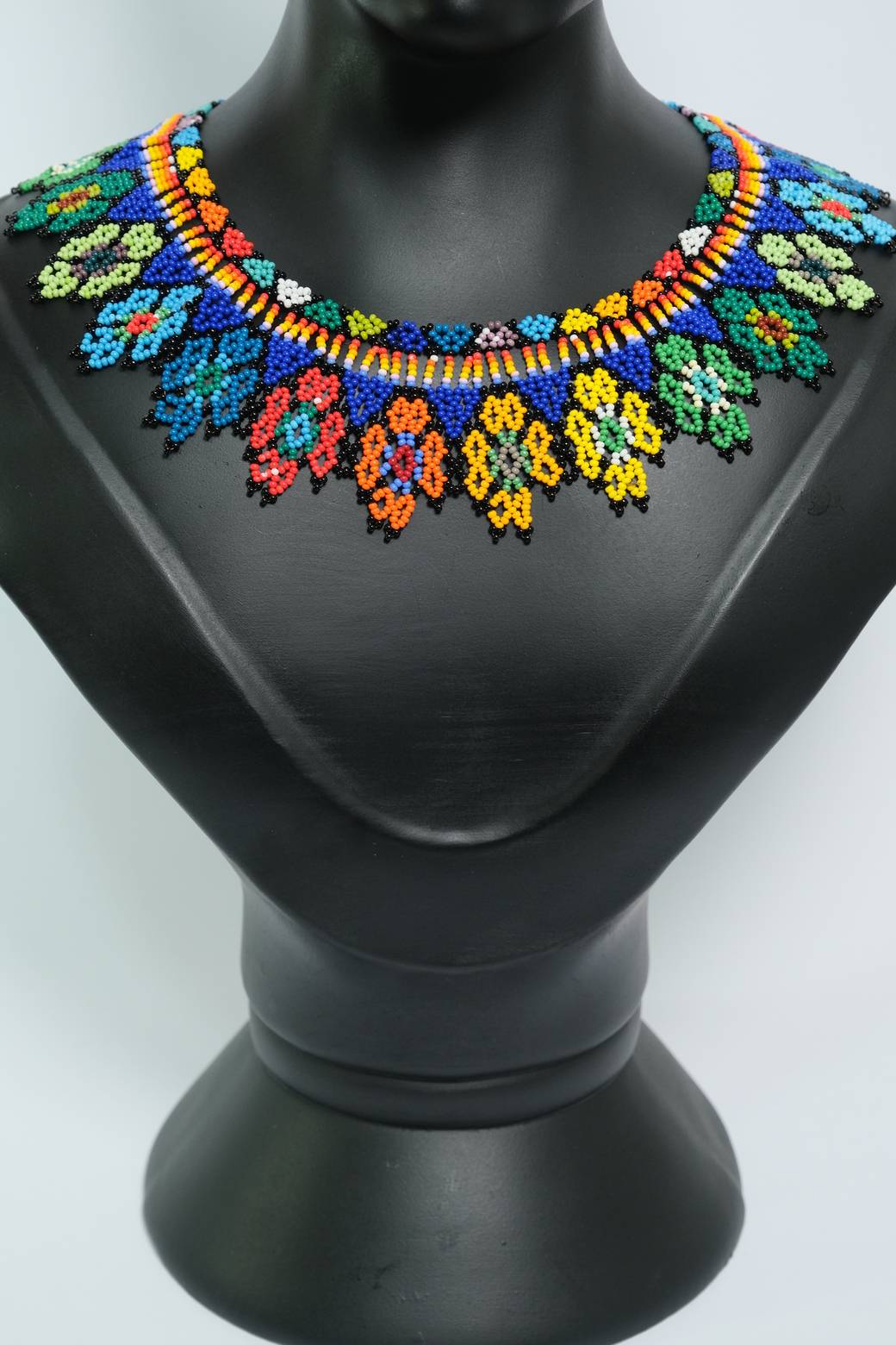 Andean Rainbow Crown – Collar Artesanal Statement Multicolor de Chaquiras B7-03