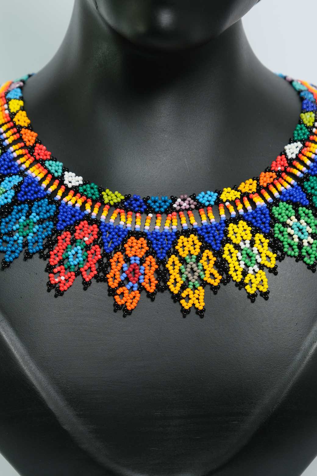 Andean Rainbow Crown – Collar Artesanal Statement Multicolor de Chaquiras B7-03