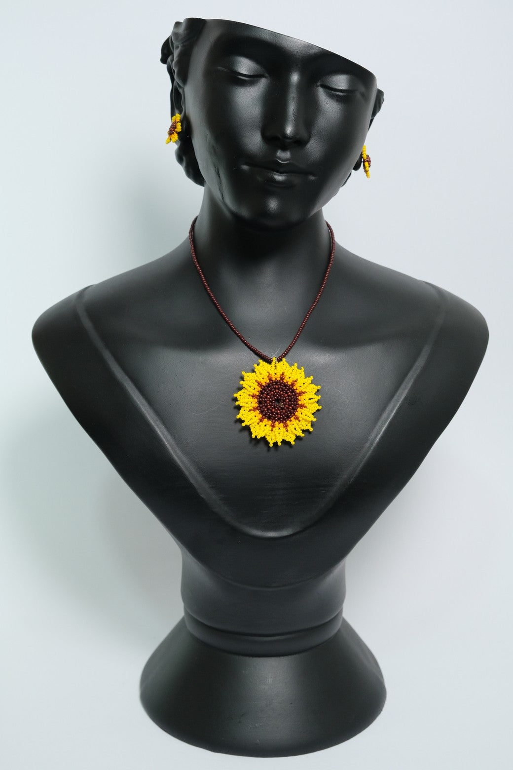 Golden Sunflower Aura Collar Artesanal Girasol – Juego de Colgante Floral en Mostacilla Amarilla y Café, Joyería Boho Premium B6-01