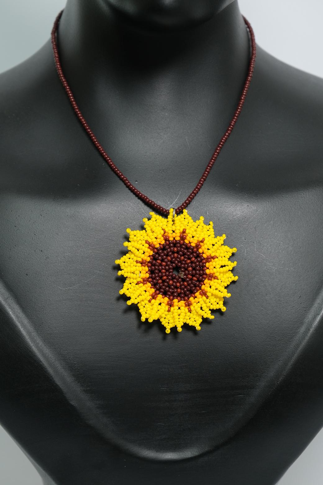 Golden Sunflower Aura Collar Artesanal Girasol – Juego de Colgante Floral en Mostacilla Amarilla y Café, Joyería Boho Premium B6-01