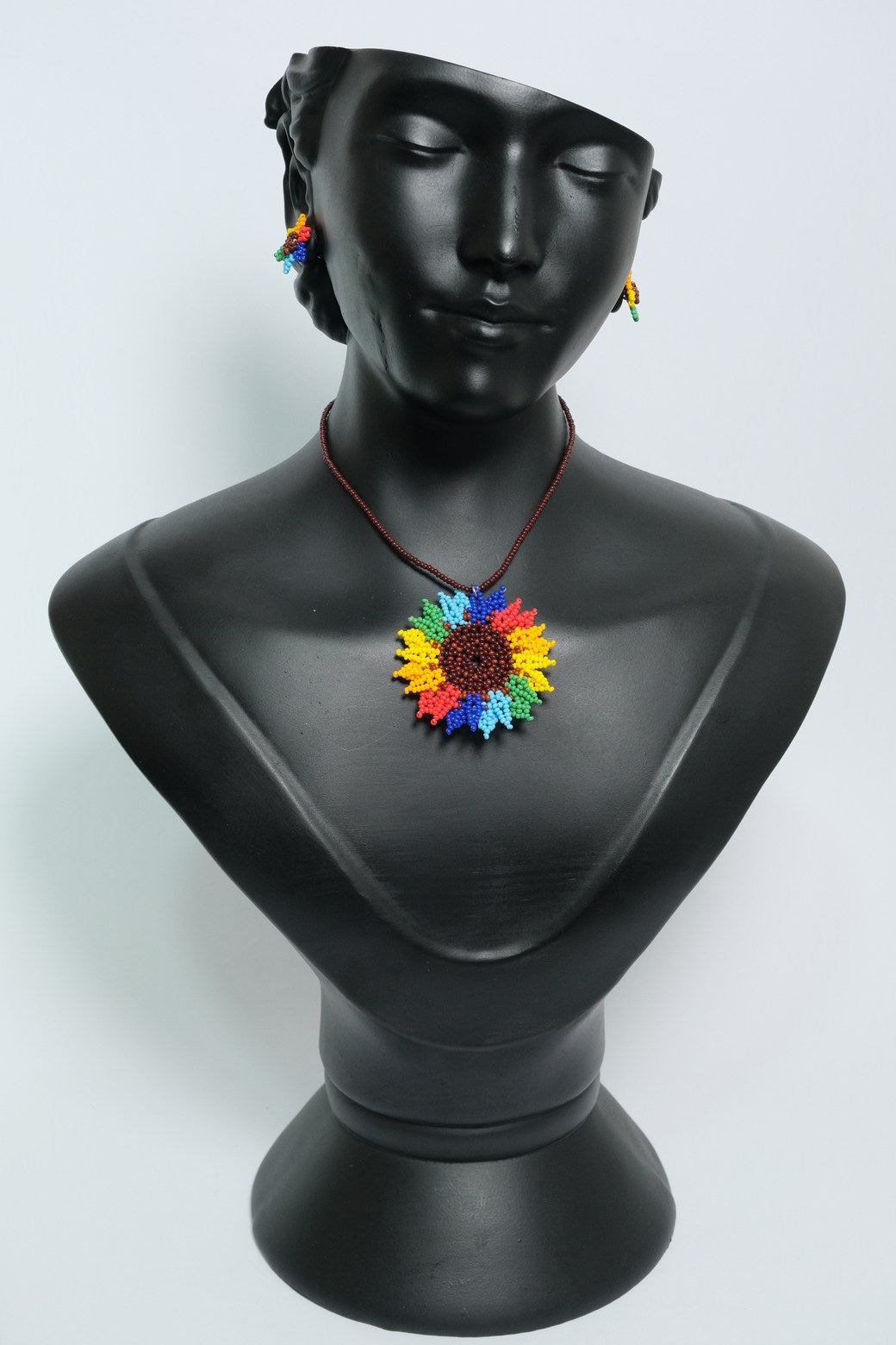 Rainbow Sunburst Aura – Juego de Collar Girasol Multicolor de Chaquiras Hecho a Mano | Dije Artesanal B6-03