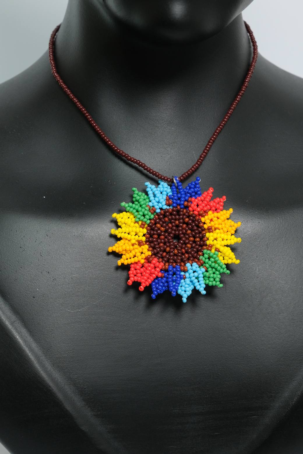 Rainbow Sunburst Aura – Juego de Collar Girasol Multicolor de Chaquiras Hecho a Mano | Dije Artesanal B6-03