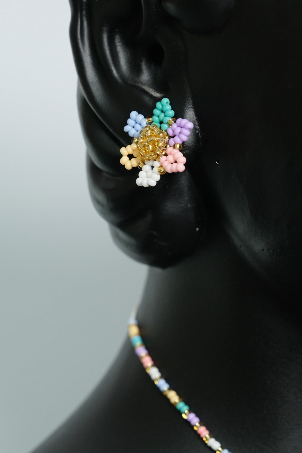 Pastel Bloom Aura – Juego de Collar Floral Pastel de Chaquiras Hecho a Mano | Dije Artesanal B6-04