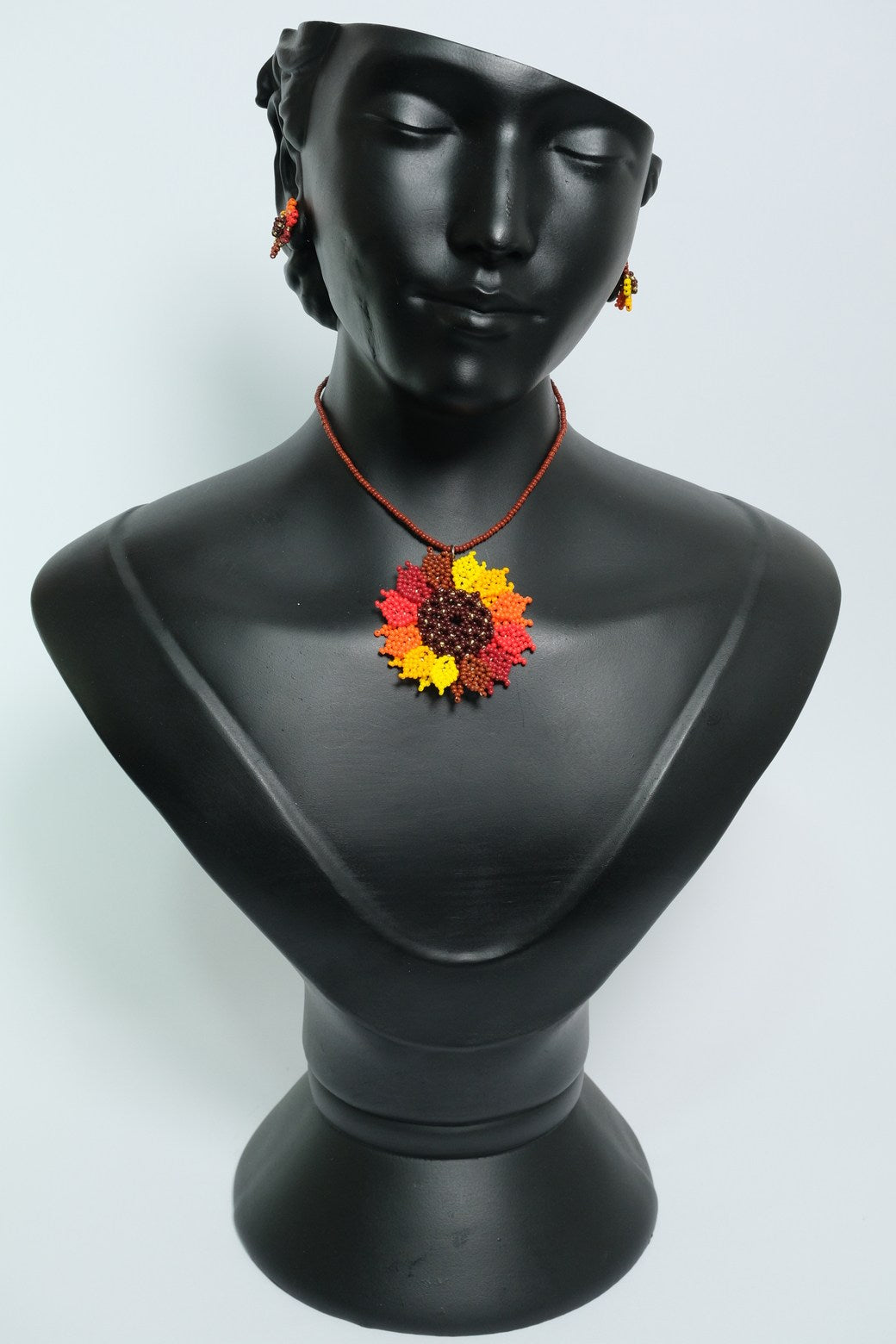 Autumn Sunburst Aura – Juego de Collar Floral de Chaquiras en Tonos Cálidos Hecho a Mano B6-06