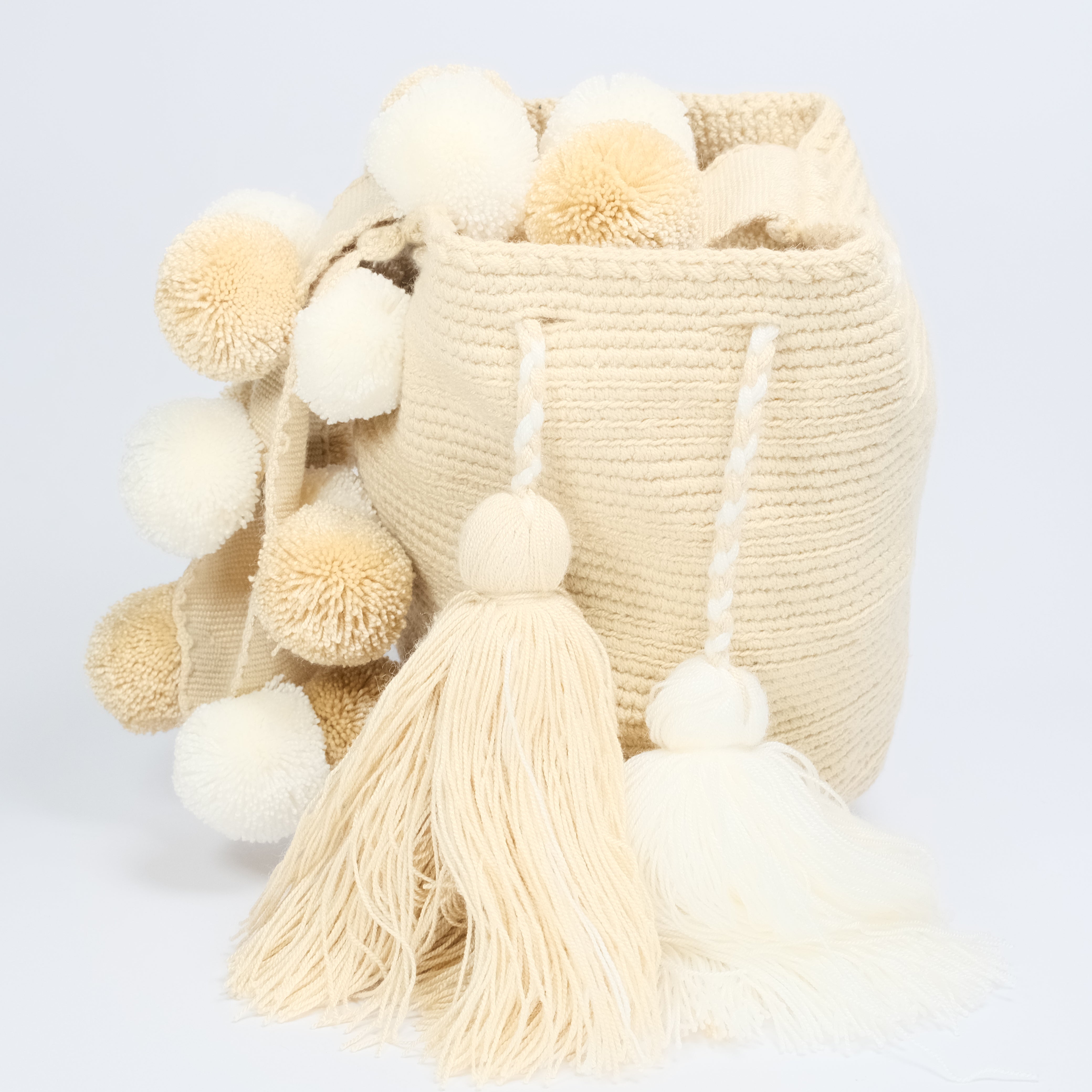 Bolso Wayuu Ivory Pom Pom Tejido Artesanal con Borlas G1-01