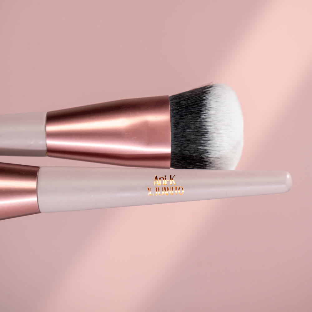 Anik Makeup Iconi-K Brush Ani-K x Juanito