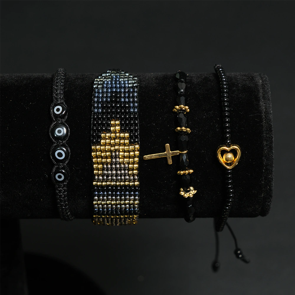 Juego Noir Mystique de Pulseras Multicapas con Ojo Turco, Cruz y Corazon E2-04