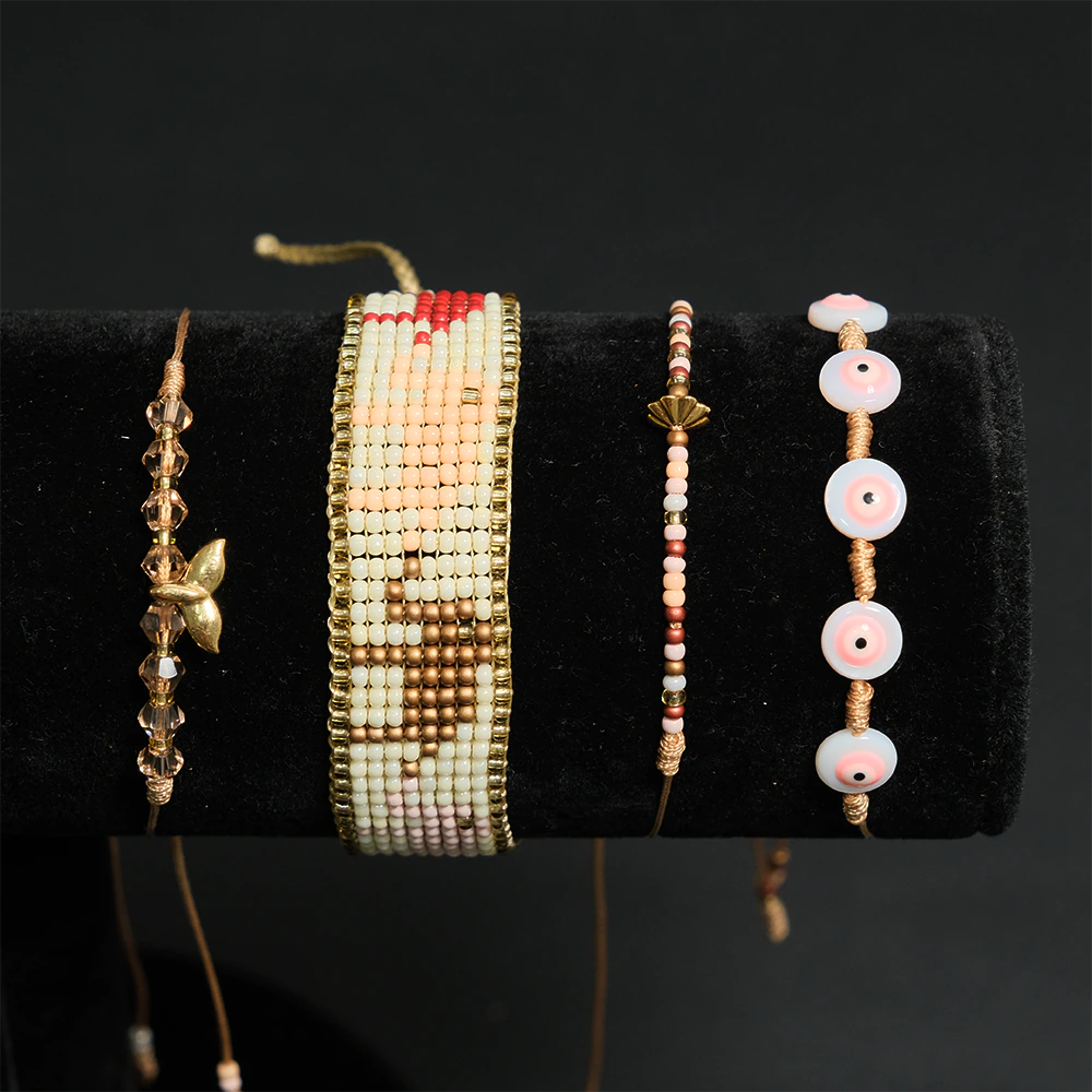Juego Blush Charm de Pulseras Multicapas con Corazon, Mariposa y Ojo Turco E2-06