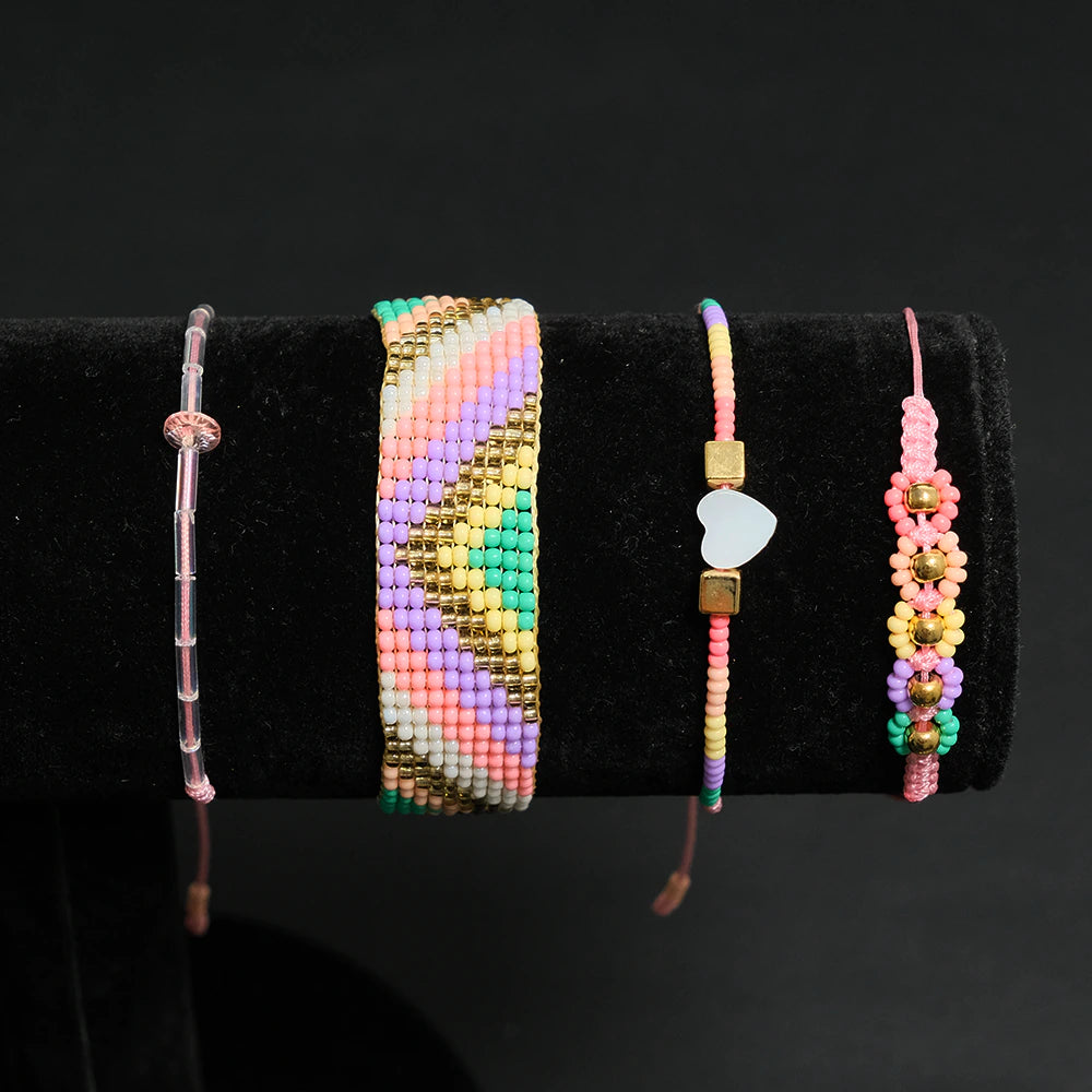Juego Pastel Bloom de Pulseras Multicapas con Corazon y Mostacillas E2-19
