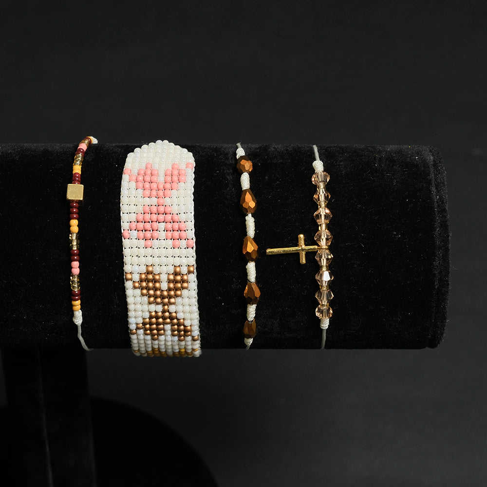 Juego Blush Bow de Pulseras Multicapas con Lazo y Cruz E2-24