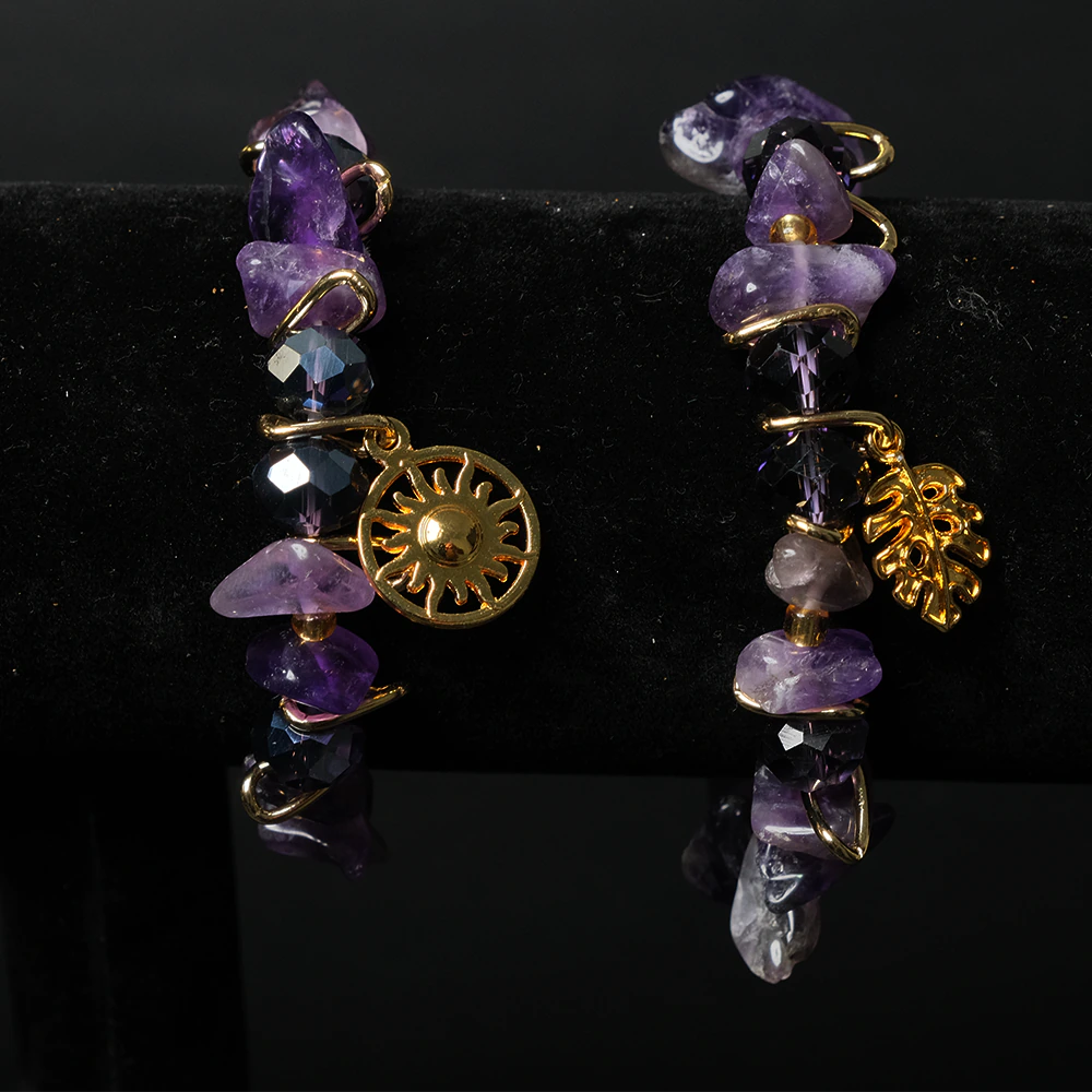 Pulsera Amethyst Soleil con Amatista, Cristales y Dijes Dorados E3-11