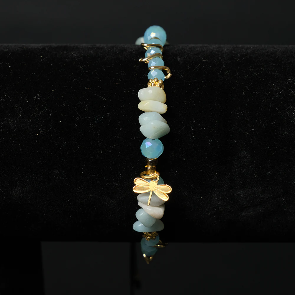 Pulsera Sky Dragonfly con Piedras Celestes y Dije Dorado E5-01