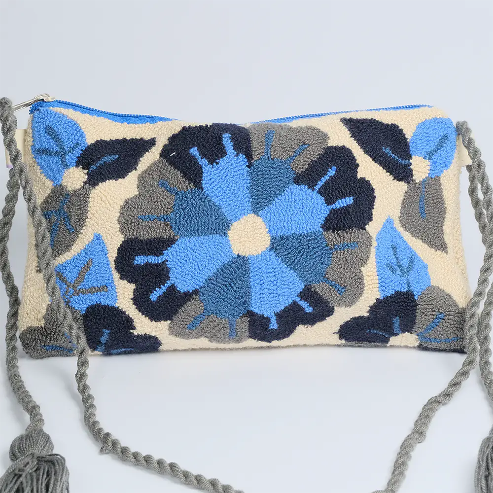 Sobre Blue Bloom Tapizado con Flores y Borlas F8-03