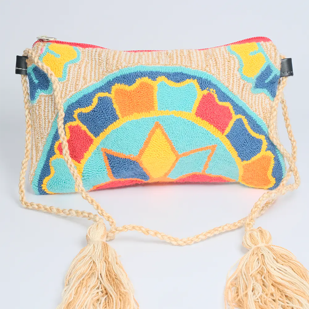 Sobre Sunburst Bloom Tapizado con Diseno Boho y Borlas F8-09