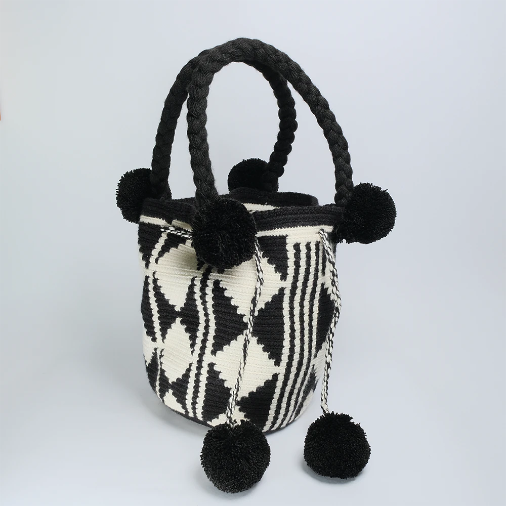 Bolso Mediano Wayuu Black Ivory Tejido con Pompones F9-01