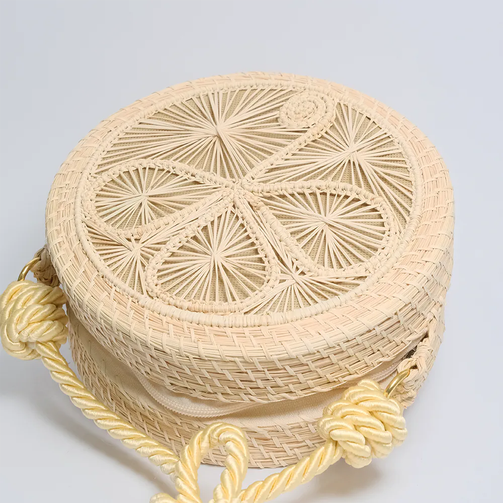 Bolso Yoyo Ivory Petal Tejido Fino Artesanal Elegante  G3-02