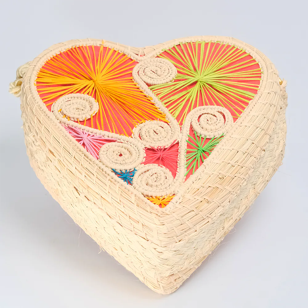 Bolso Iraca Heart Bloom Tejido Artesanal en Forma de Corazon G4-01
