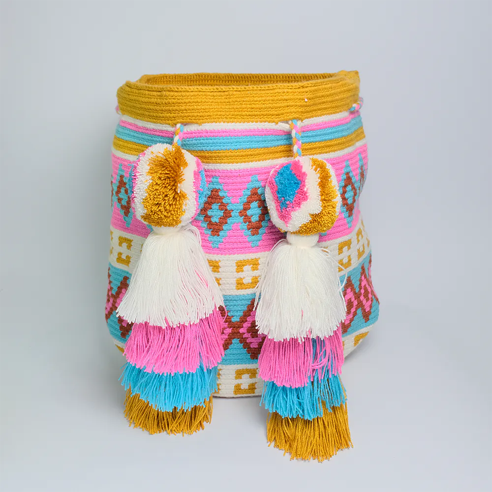 Mochila Wayuu Candy Bloom Tejida Artesanal con Pompones G8-01