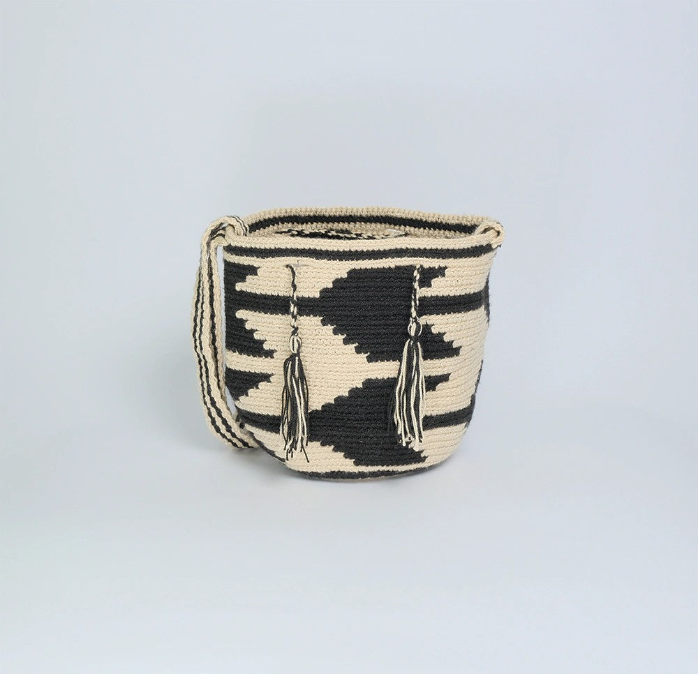 Mochila Wayuu Pequena Noir Tribal Tejida Artesanal H2-02