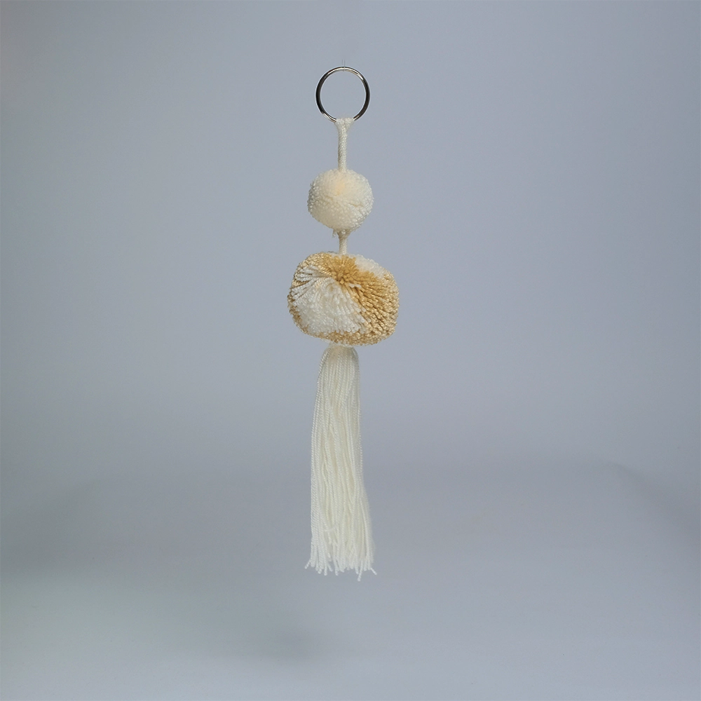 Llavero Ivory Bloom con Pompon y Borla H4-02