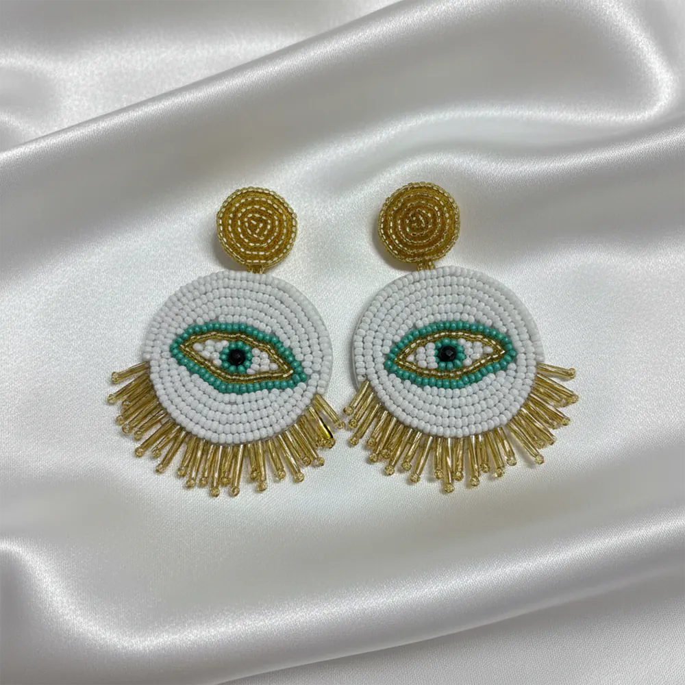 Aretes Premium White Nazar | Aretas Ojo Turco Blanco Bordadas a Mano con Detalles Dorados Z1-05