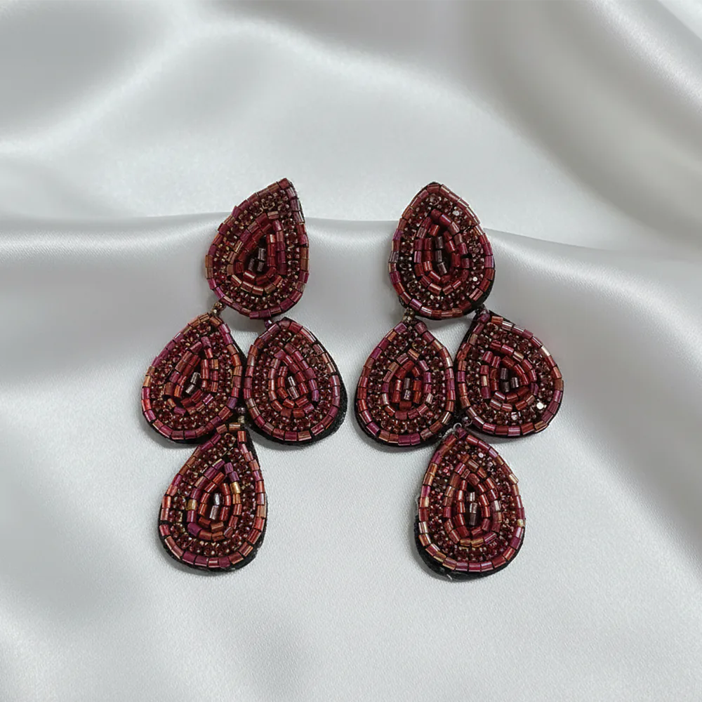 Aretes Premium Crimson Cascade | Aretas Lagrima Roja Bordadas a Mano Statement Jewelry Z1-06