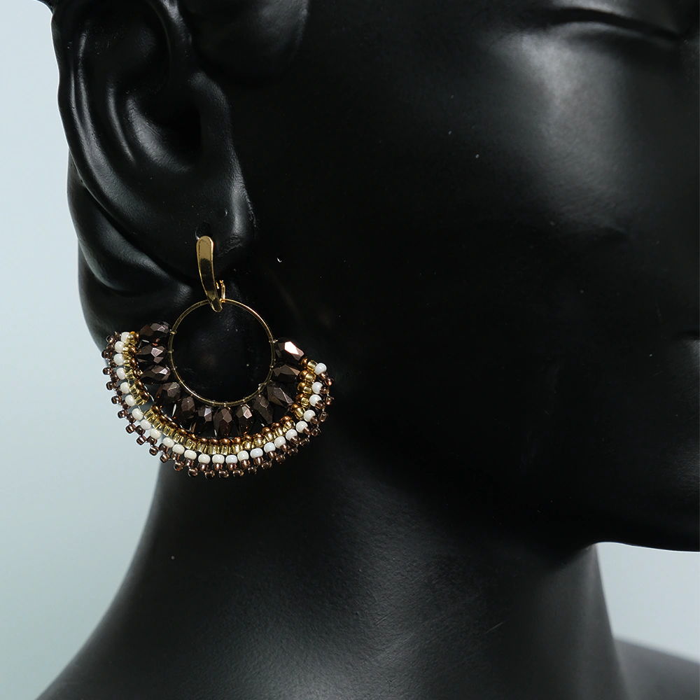 Aretes Mocha Luxe - Aretes Aro Marron con Cristales y Mostacillas Doradas Z10-04