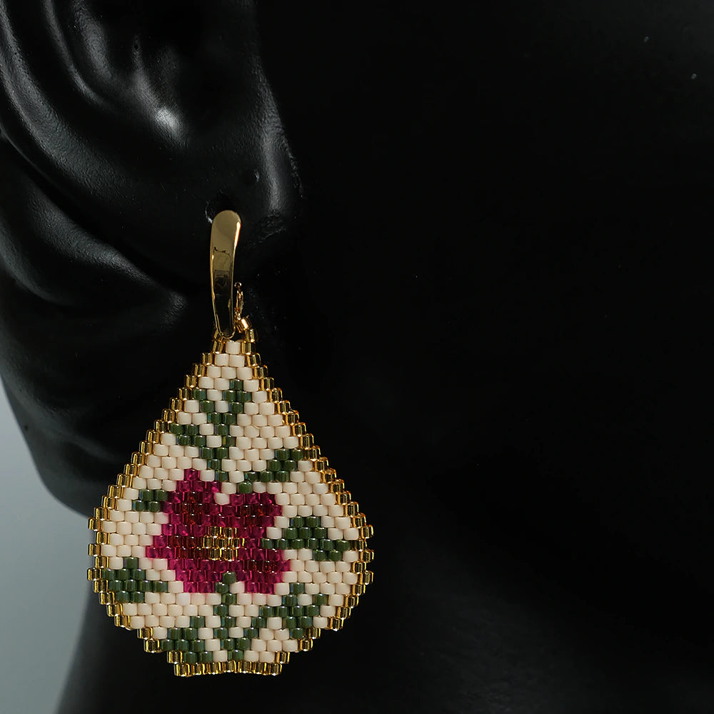 Aretes artesanales Flor Rubi crema verde dorado elegantes Z2-14