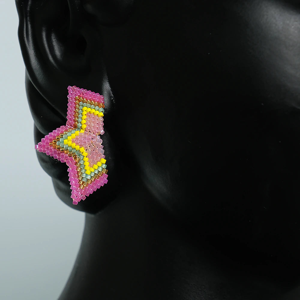 Aretes Flor Blossom Radiance - Aretes Tejidos en Mostacilla Rosa Hechos a Mano, Joyeria Artesanal Elegante Z4-03