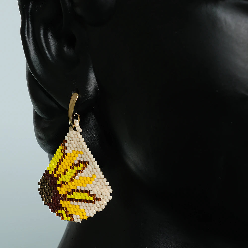 Aretes Golden Ember - Aretes Colgantes Rombo en Mostacilla Hechos a Mano, Joyeria Artesanal Elegante Z4-06
