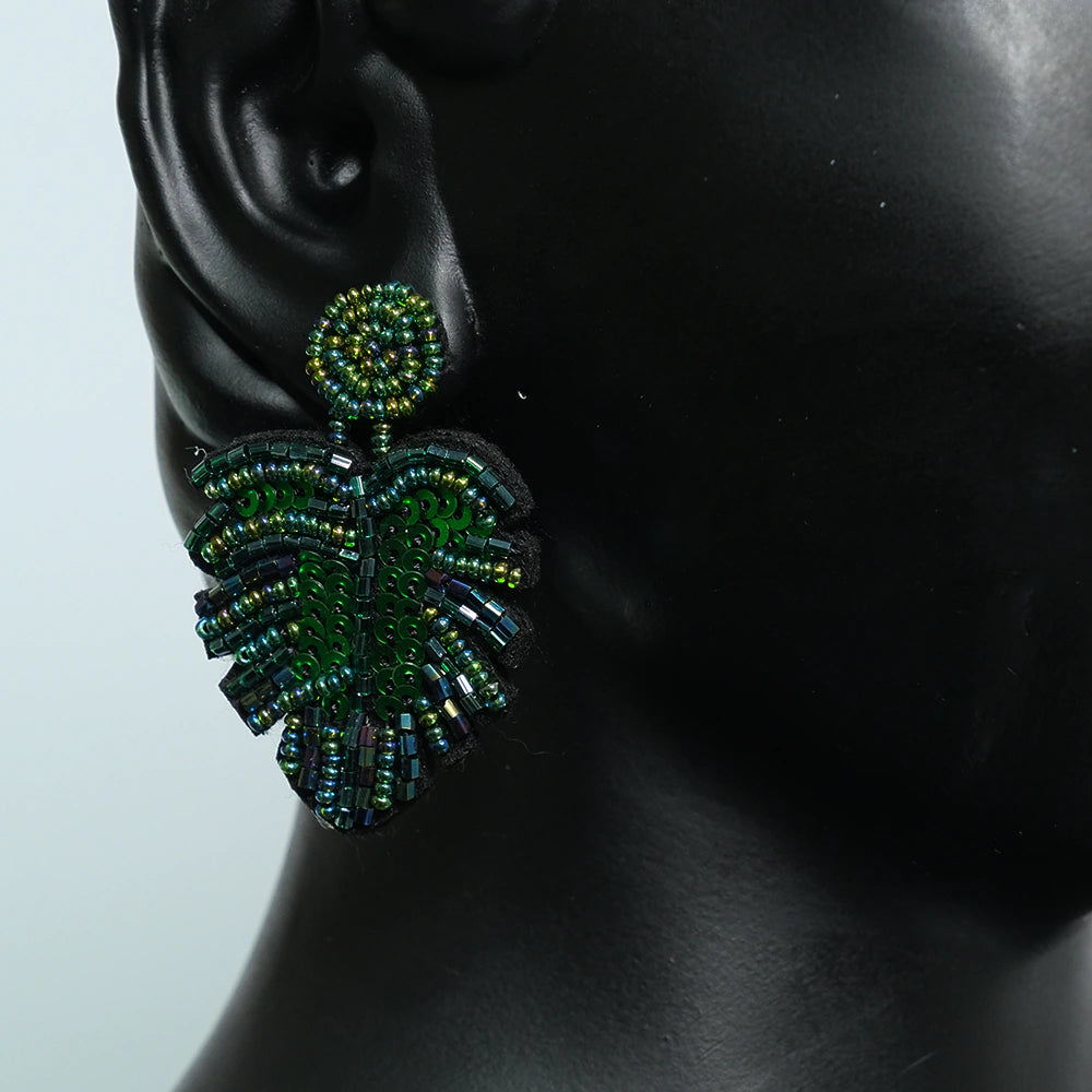Aretes Emerald Jungle Leaf - Aretes Hoja Tropical Verde con Mostacillas Hechos a Mano Z9-04