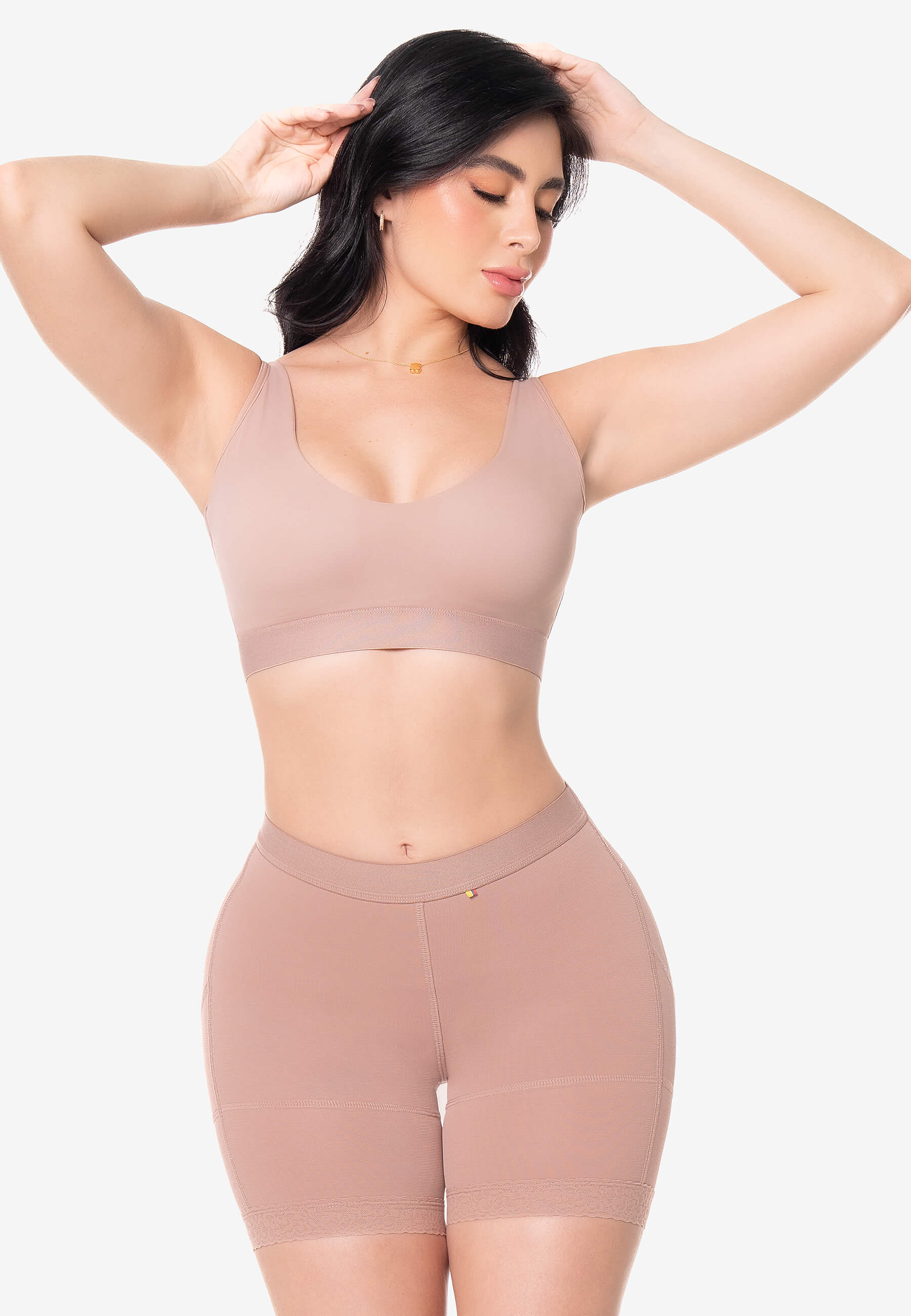 Curvia Short allegra a la cintura media pierna con realce Cocoa