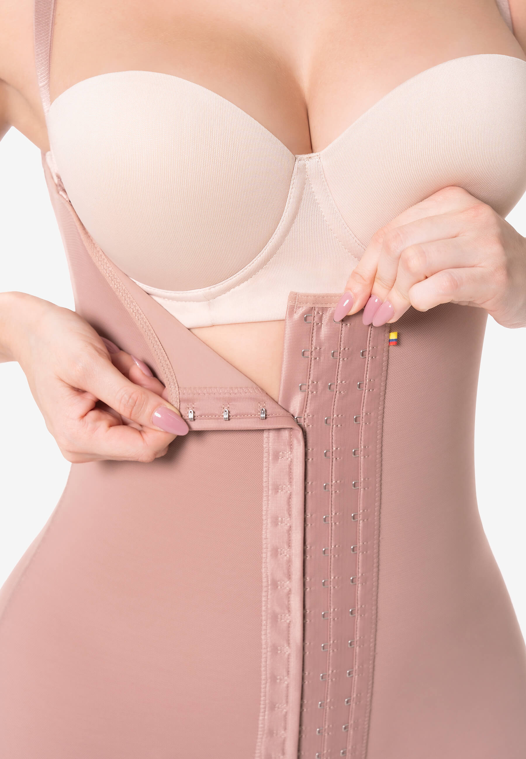 Curvia Faja Elena cachetera con broche Cocoa