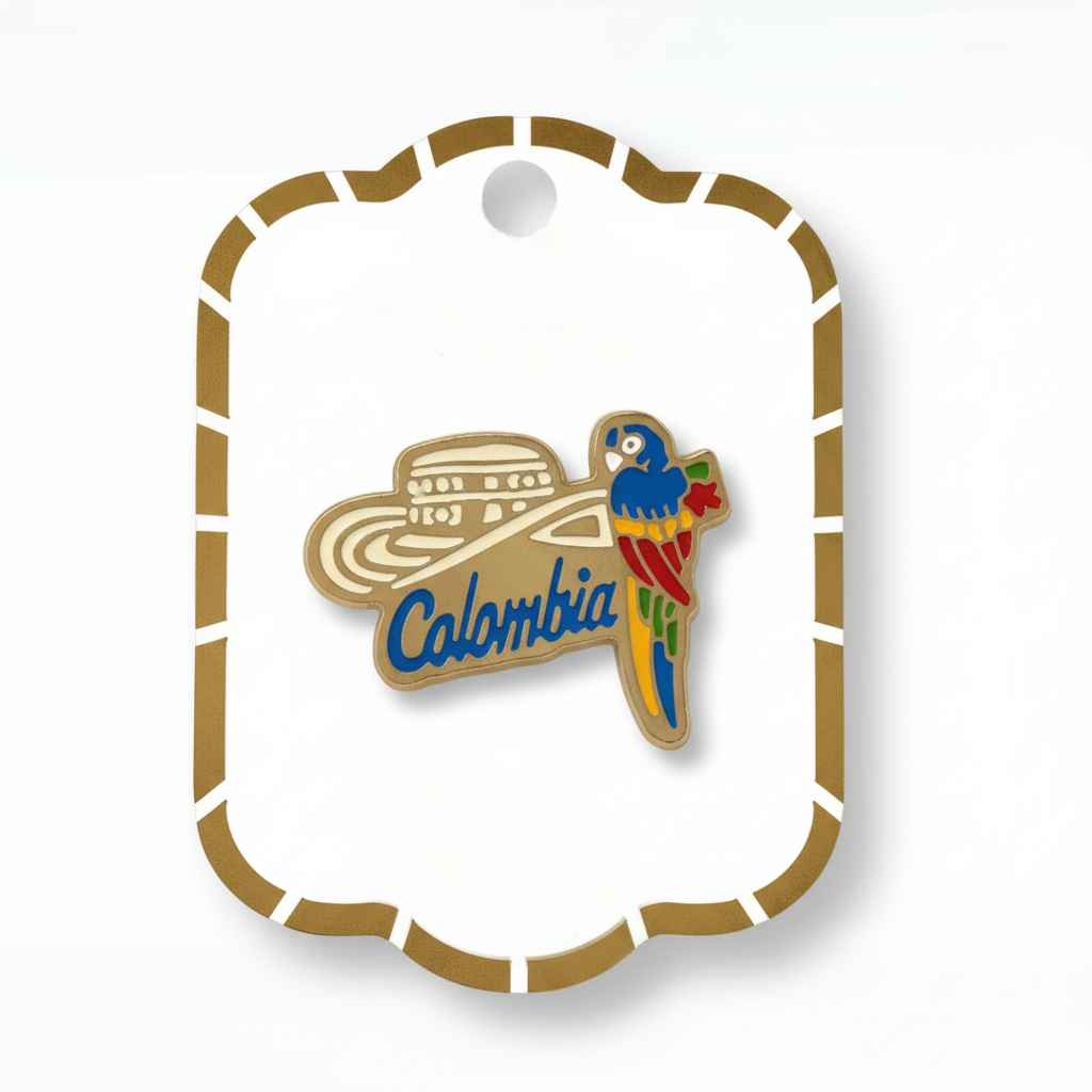 Pin metalico Sombrero y Guacamaya Dorado PI-11