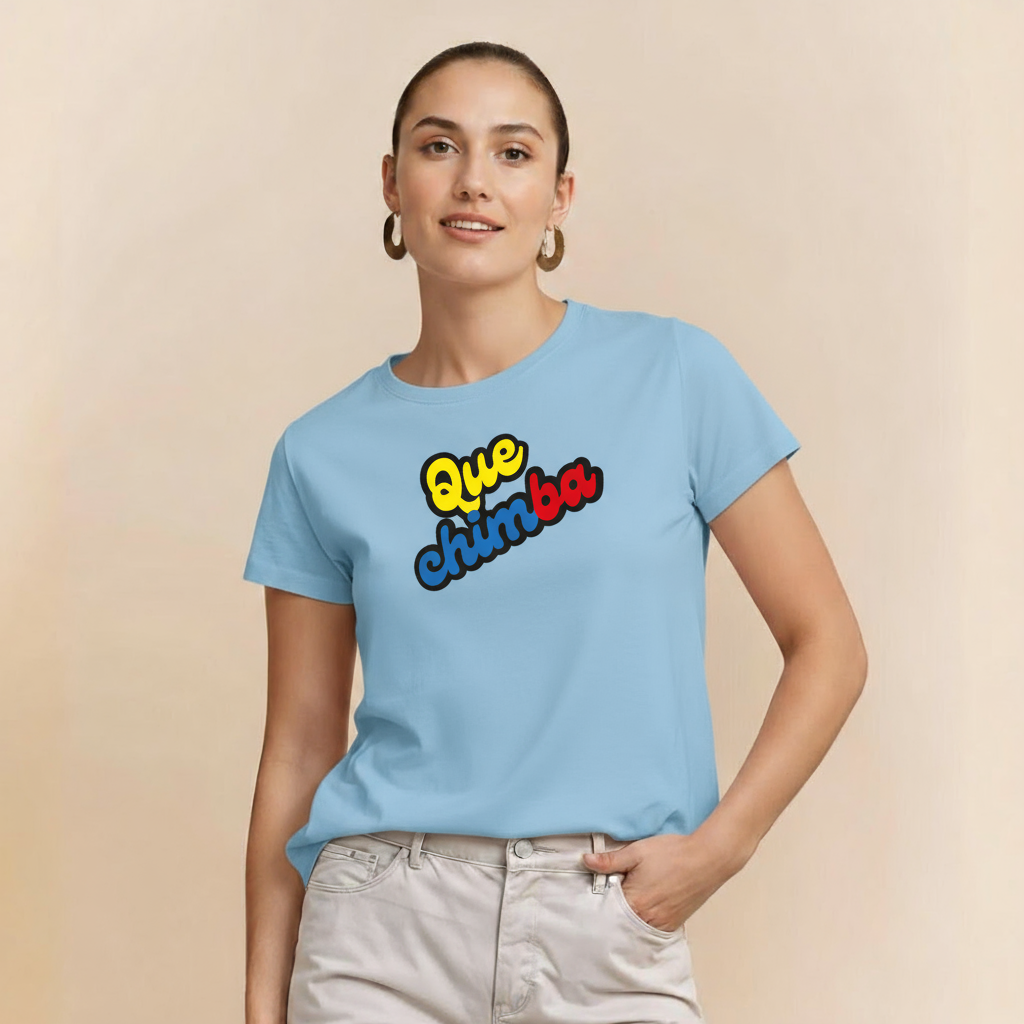 Camiseta “Qué Chimba” (Regular Fit, Tricolor)