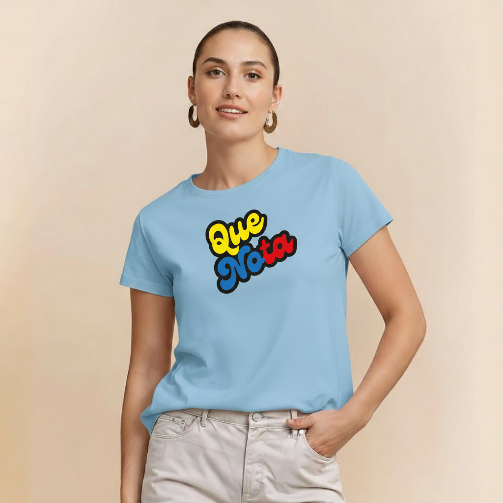 Camiseta “Qué Nota” (Regular Fit, Tricolor)