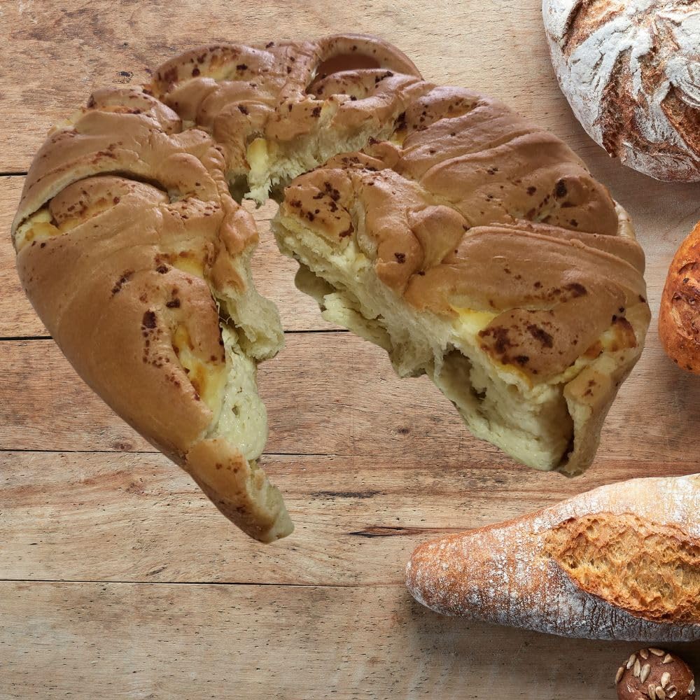 La migueria bread with cheese snack cake