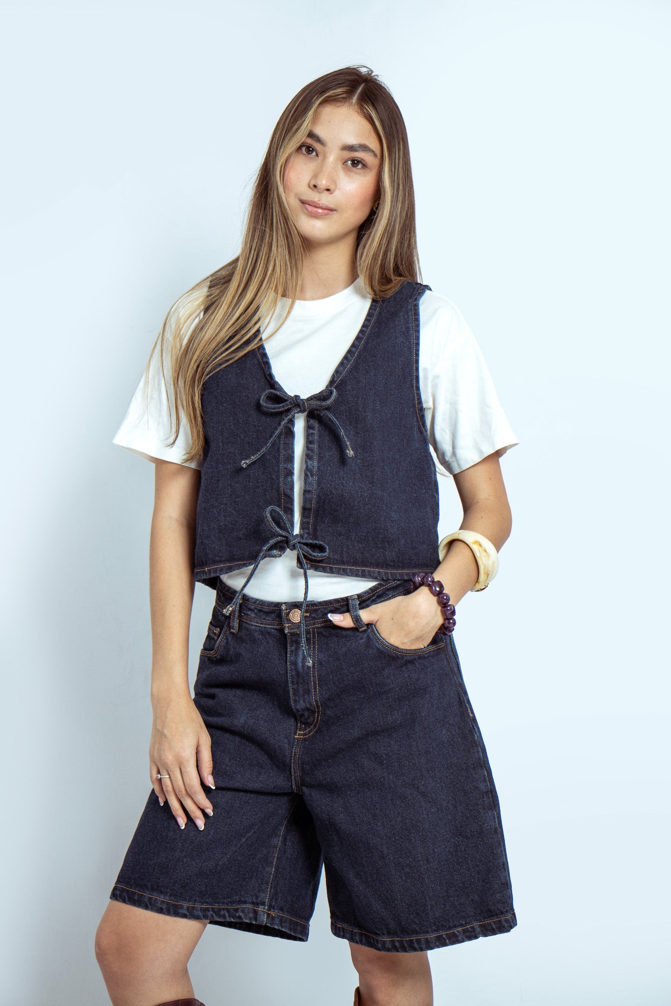 Joy Staz Colombian Jeans Conjunto Denim Chaleco Corto con Lazos y Bermuda Clasica Holgada P56000 Jeans Colombianos