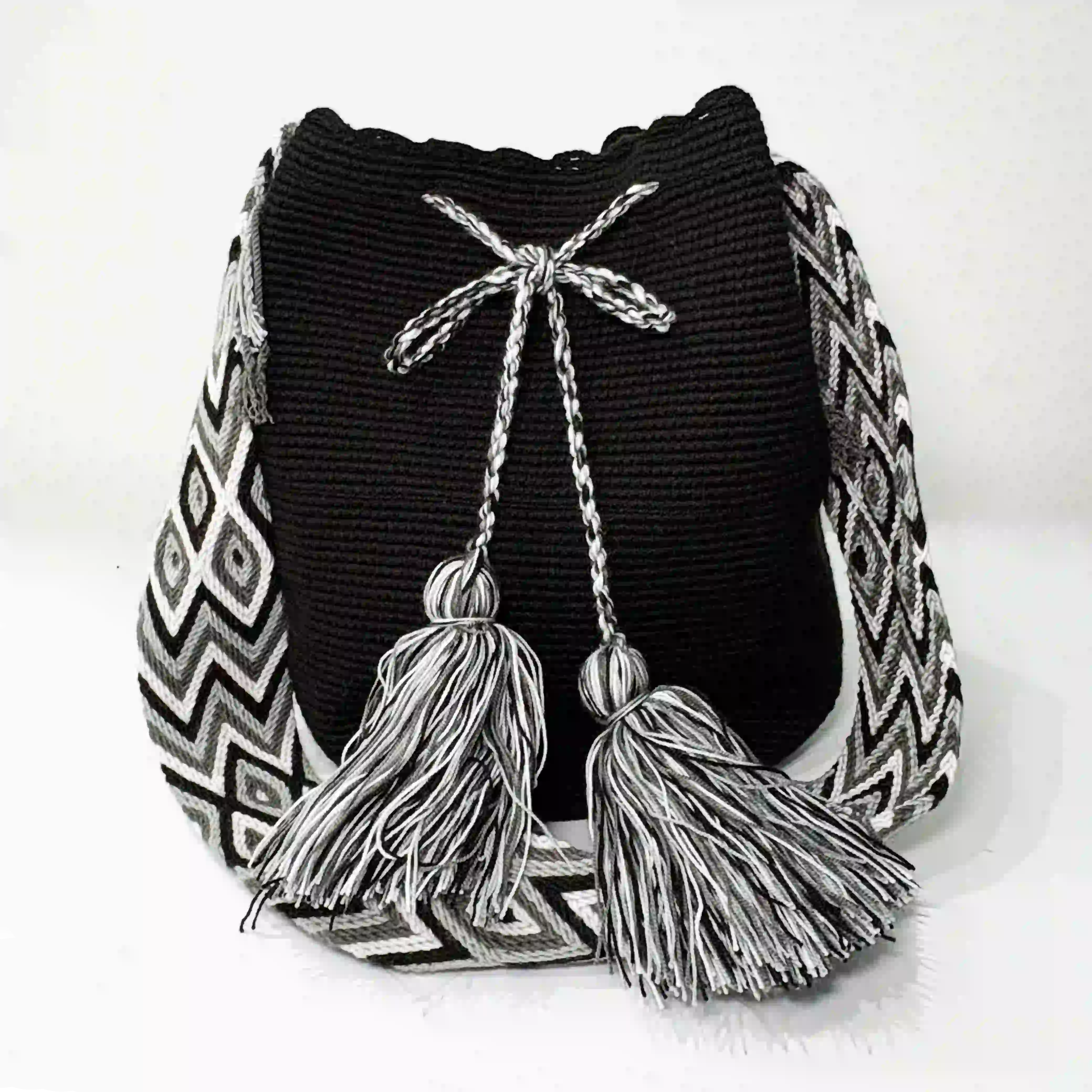 Mochila Tradicional Lisa Wayuu Black Essence Tejida Artesanal G5-07